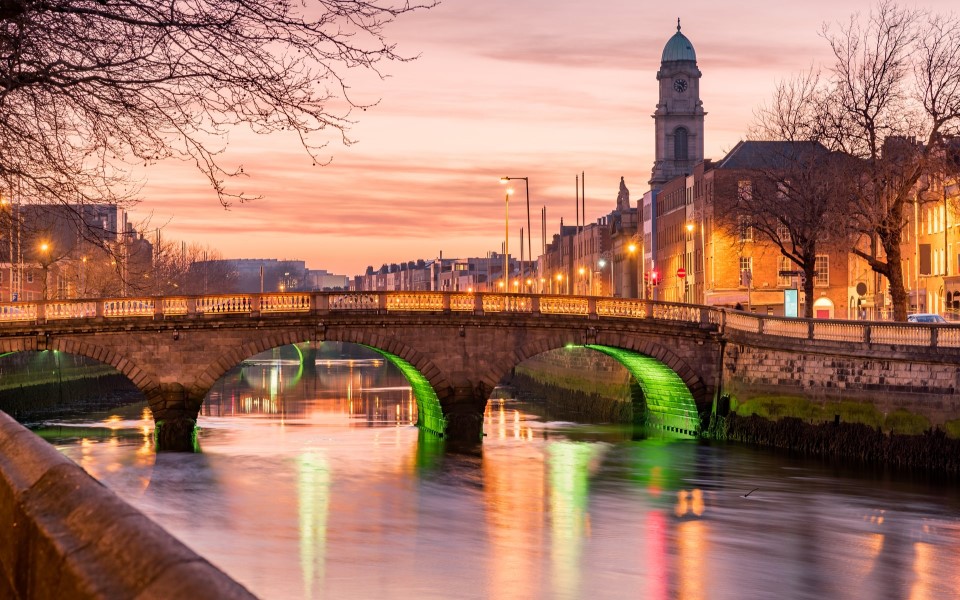 PARIS, ENGLAND, SCOTLAND & IRELAND EXPLORER
