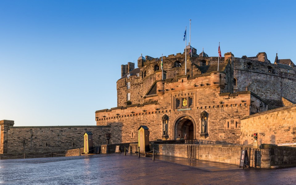 PARIS, ENGLAND, SCOTLAND & IRELAND EXPLORER